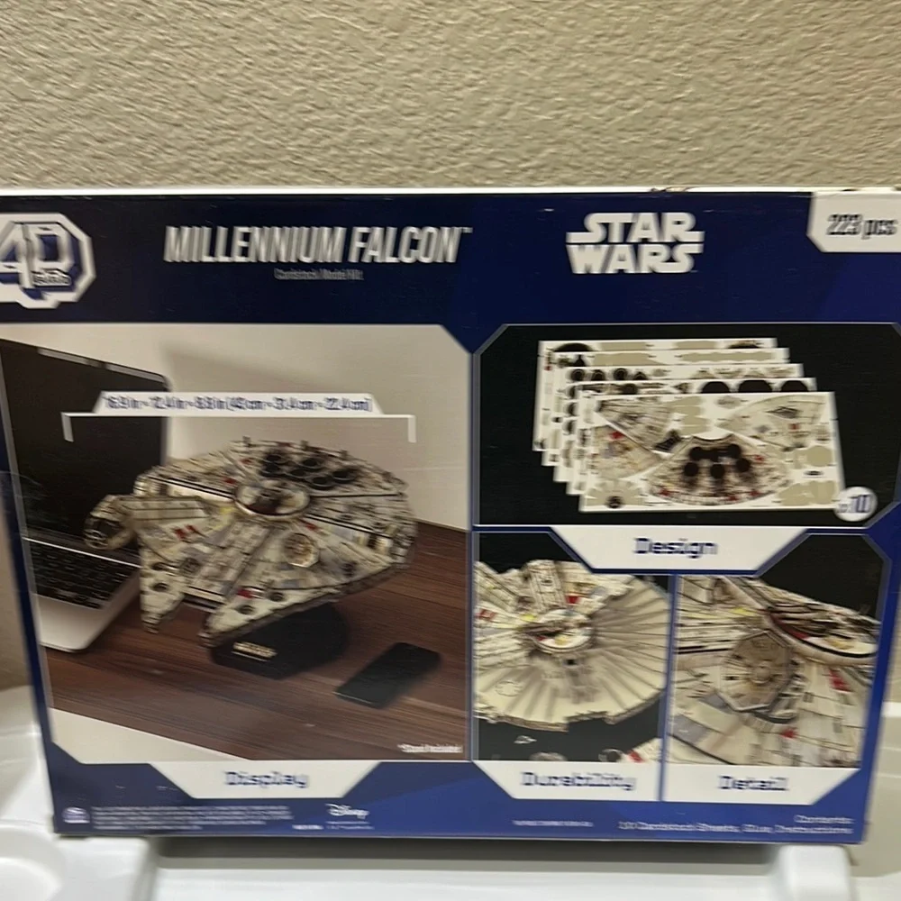Star Wars White and Gray Building Set Millennium Falcon